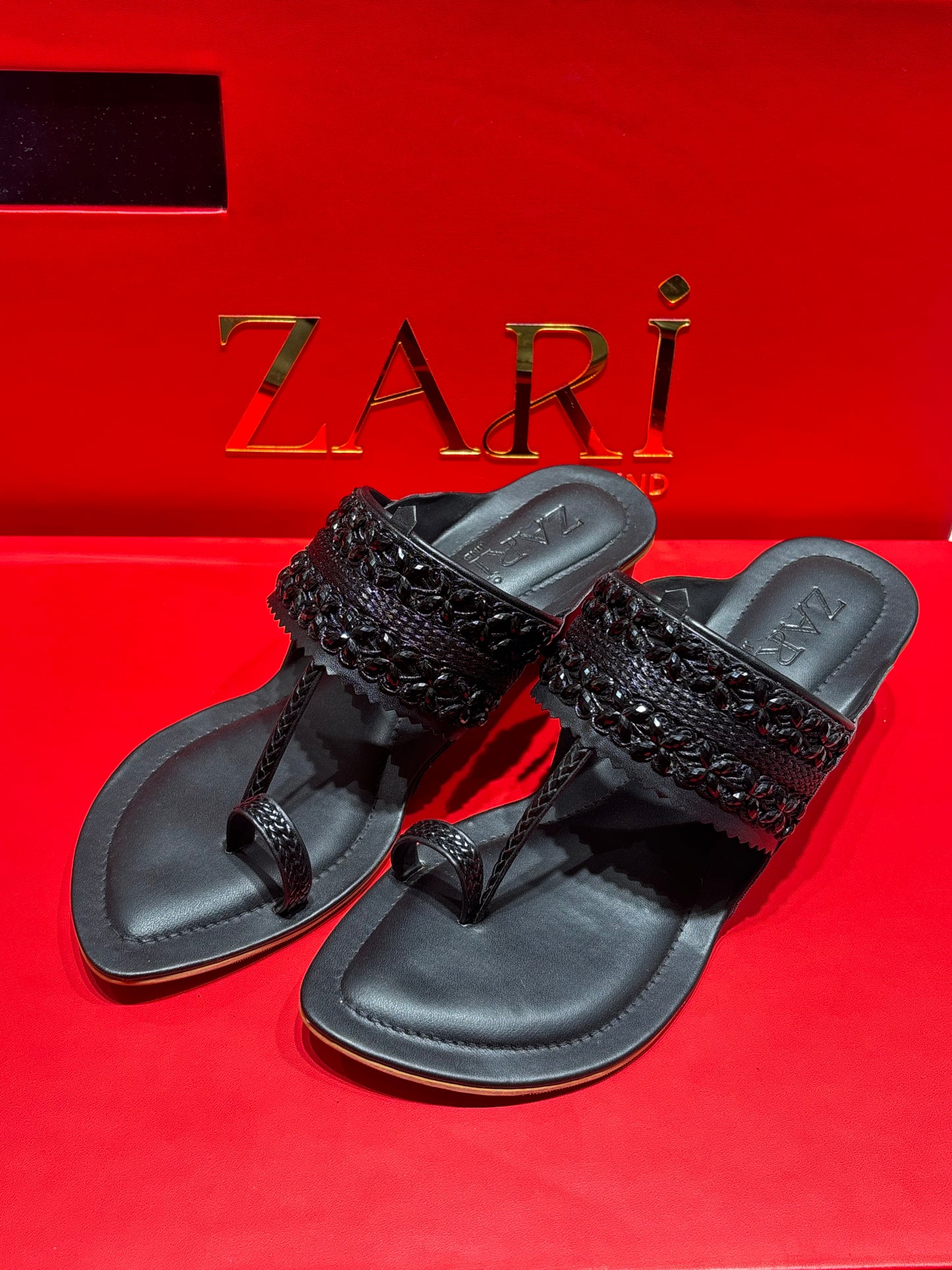 All Black Traditional Sandel - 1003