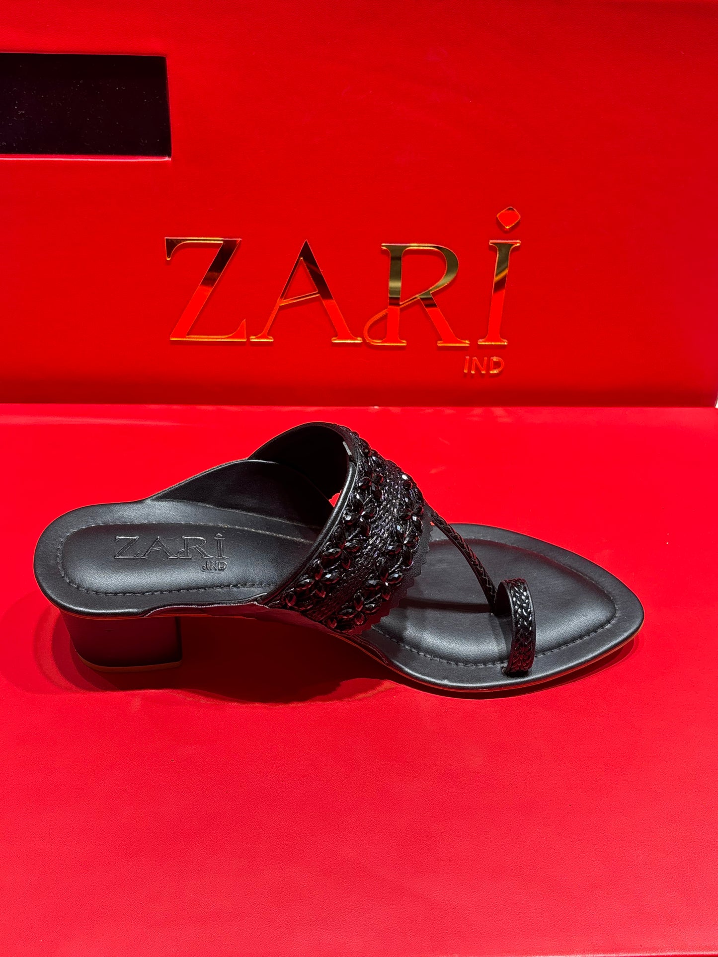 All Black Traditional Sandel - 1003
